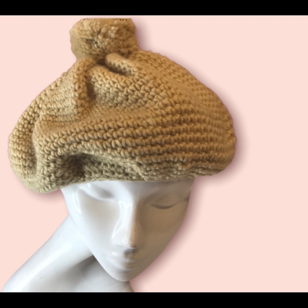 🌼HP🌼Creamy tan knitted Beanie hat with Pom Pom